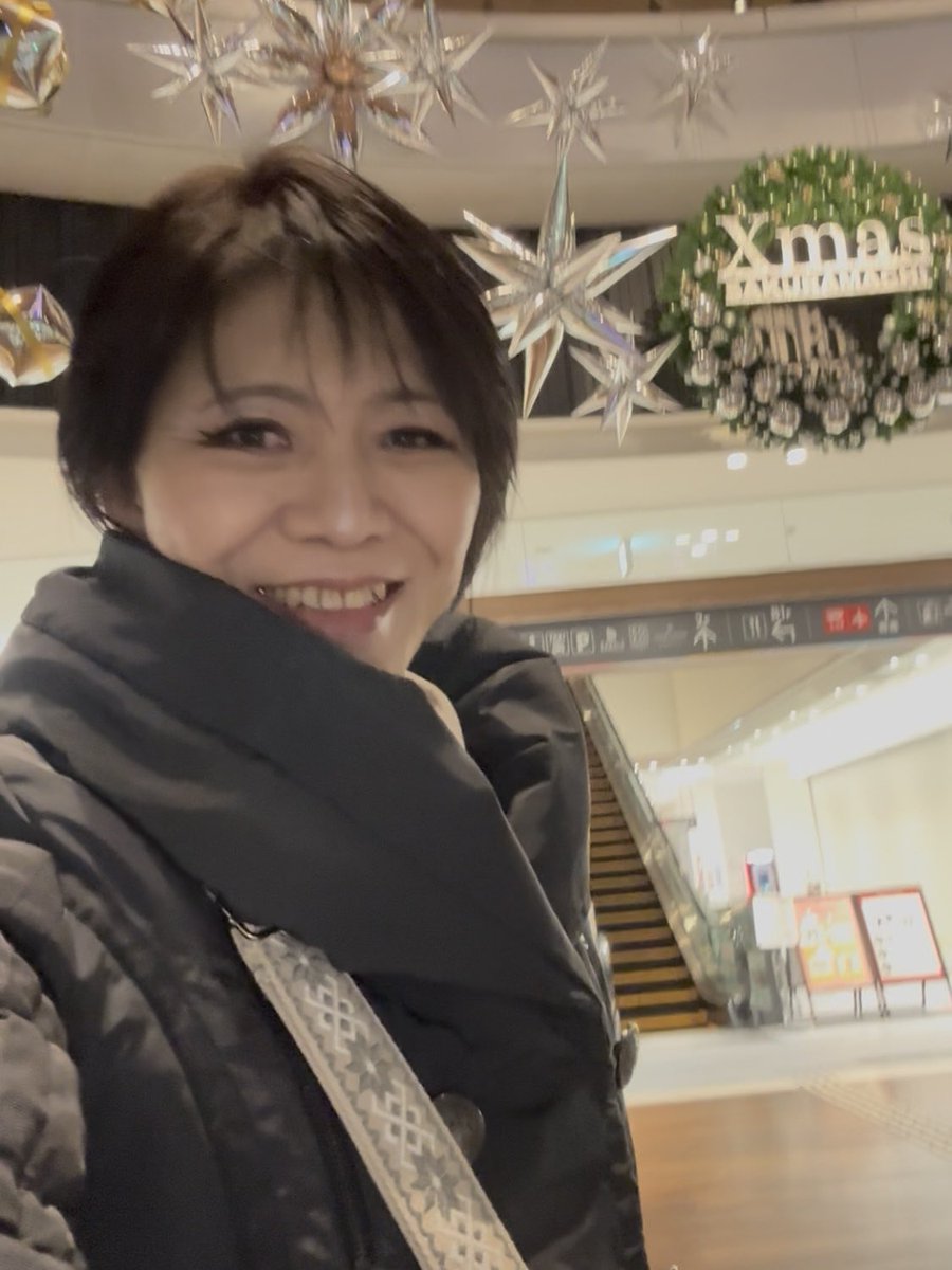 2025年は定年退職と就職の年、女装歴6年目、劣化ときれいな男の娘の爆増で「すみっこ女装」感増して埋没系に走った様な(^-^;)
　日本各地の出張先で女装してお酒を飲むと言う楽しみを見つけた年でした(*'-'*)
　皆様におかれましては良いお年をお迎えください(^-^)