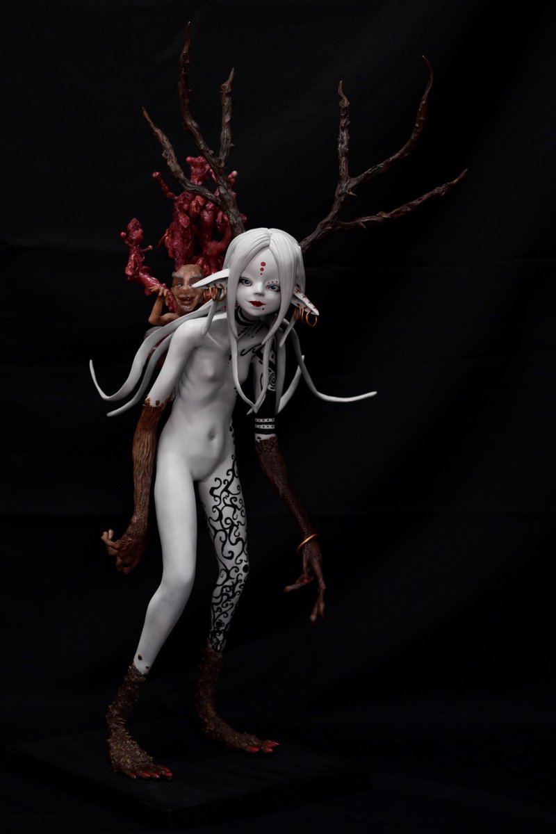 今年はWFで悔しい思いから始まり、生き物系造形のアプローチを考える1年でした。
ﾋﾄｶﾞﾀシリーズはいい感じに広まりつつあり、あこがれの作家様方と一緒に名前も載り、作家としての第一歩を踏み出せました。
関わってくれた全ての方、ありがとうございました。
良いお年をお過ごしください。