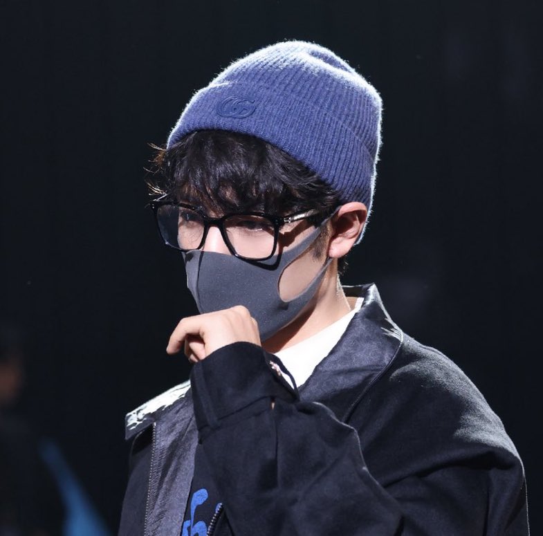 ตื่นเต้น ๆ ๆ ๆ ข้ามปีนี้มีเซียวจ้านเป็นของขวัญ 😭😭😭 ละพี่จ้านกับหมวกบินนี่โคตรน่ารัก T-T อยากเห็นพี่ใส่ทุกวันเลยอะ