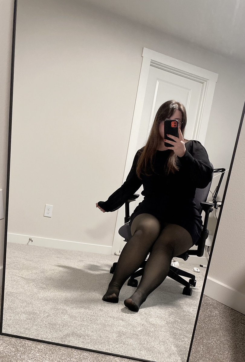 alexuhlol's tweet photo. #promotwt | #moothunt .ᐟ ‧₊  ྀི꒱

⟢ 24 she/her

⟢ mdni

⟢ tft and booknerd

⟢ chronically online

⟢ chubby gym girl

                                      ♡ / ↺ for moots https://t.co/GjgDZyTjCE