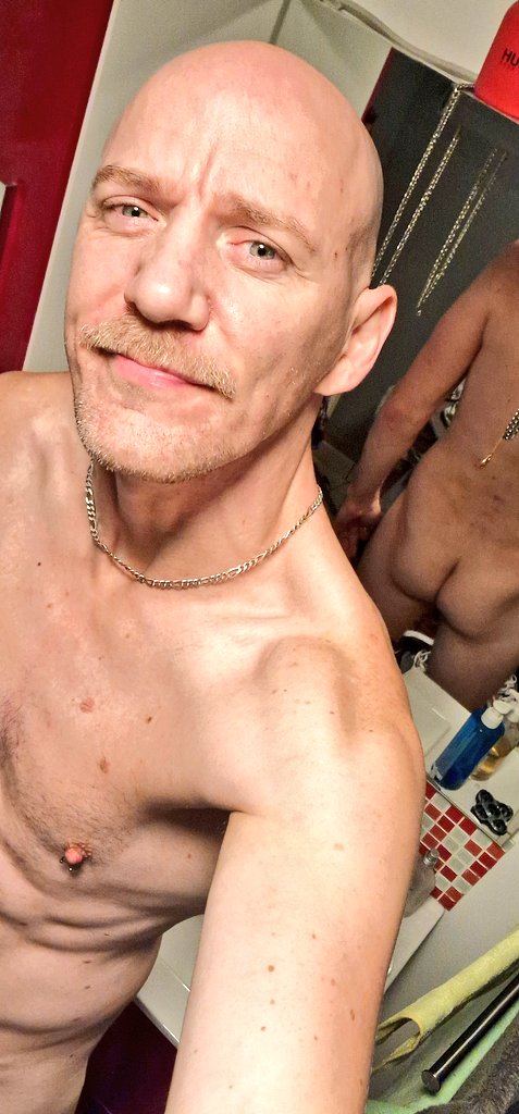 Allez go pour la dernière journée de l'année 2025 🎉🍑 Bon Mercredi à tous 😘💜 et surtout Bon Courage à Ceux qui travaillent 💪 #Courage #GoodDay #Nude #Goodbye2025