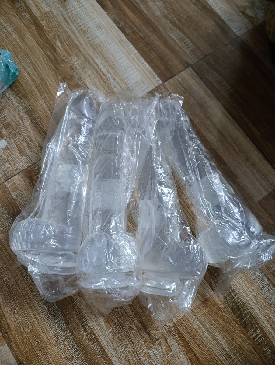 Cu giả size 23.5cm to 4.3cm so sánh to gần bằng trai trà xanh k độ.
Giá 260k có sẵn hàng