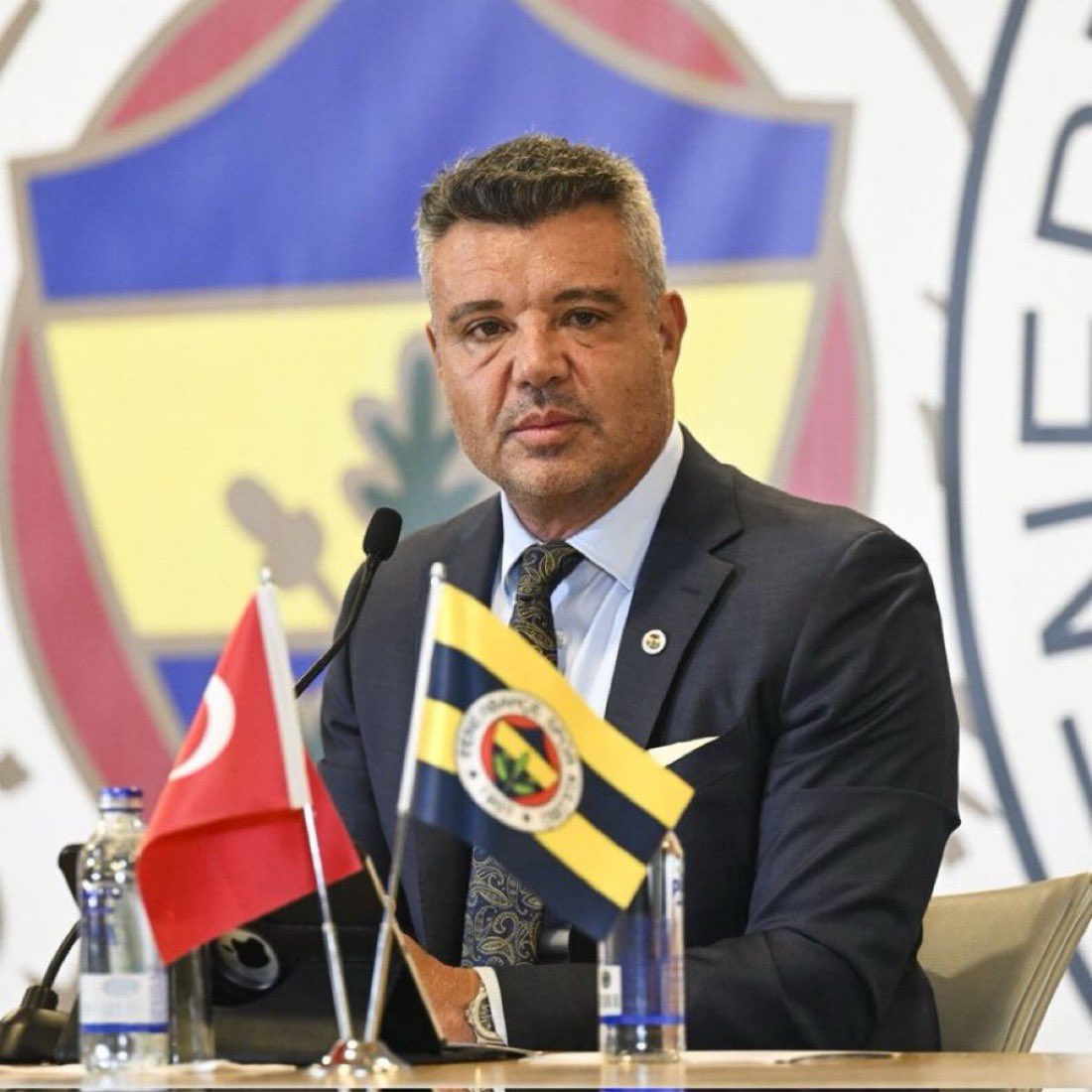 kaptanhasanalim's tweet photo. @sozfb2025 sn başkan FENERBAHCE camiası üyesi taraftarı seni MAKAMA seçmiş, yarından tezi yok önce TARAFTARA ve KONGERE ÜYELERİNE seslen #secime gerek yok, isteğimiz TRANSFER ve sezon sonu ŞAMPİYONLUK. https://t.co/EcCbk4OAPh
