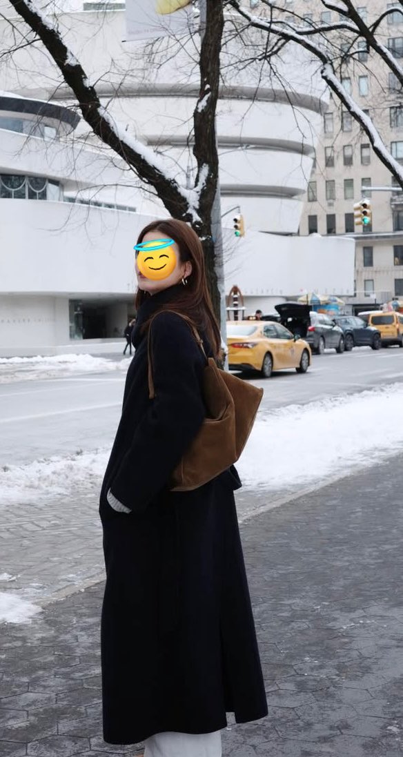 LISAvpsss's tweet photo. この間、アメリカ行ってきた。
だいぶキツめの表情だけど、見たい？
お前らM男は一瞬で、ちびっちゃうくらいの顔に仕上がってるかも。
この顔にゼロ距離で罵られたらどうなっちゃうんだろーね？
モザイク無し見たい子、いいねとRTしてから、リサ様にコメントしておいで。暇だから相手してあげる。 https://t.co/TGTvmiO01c