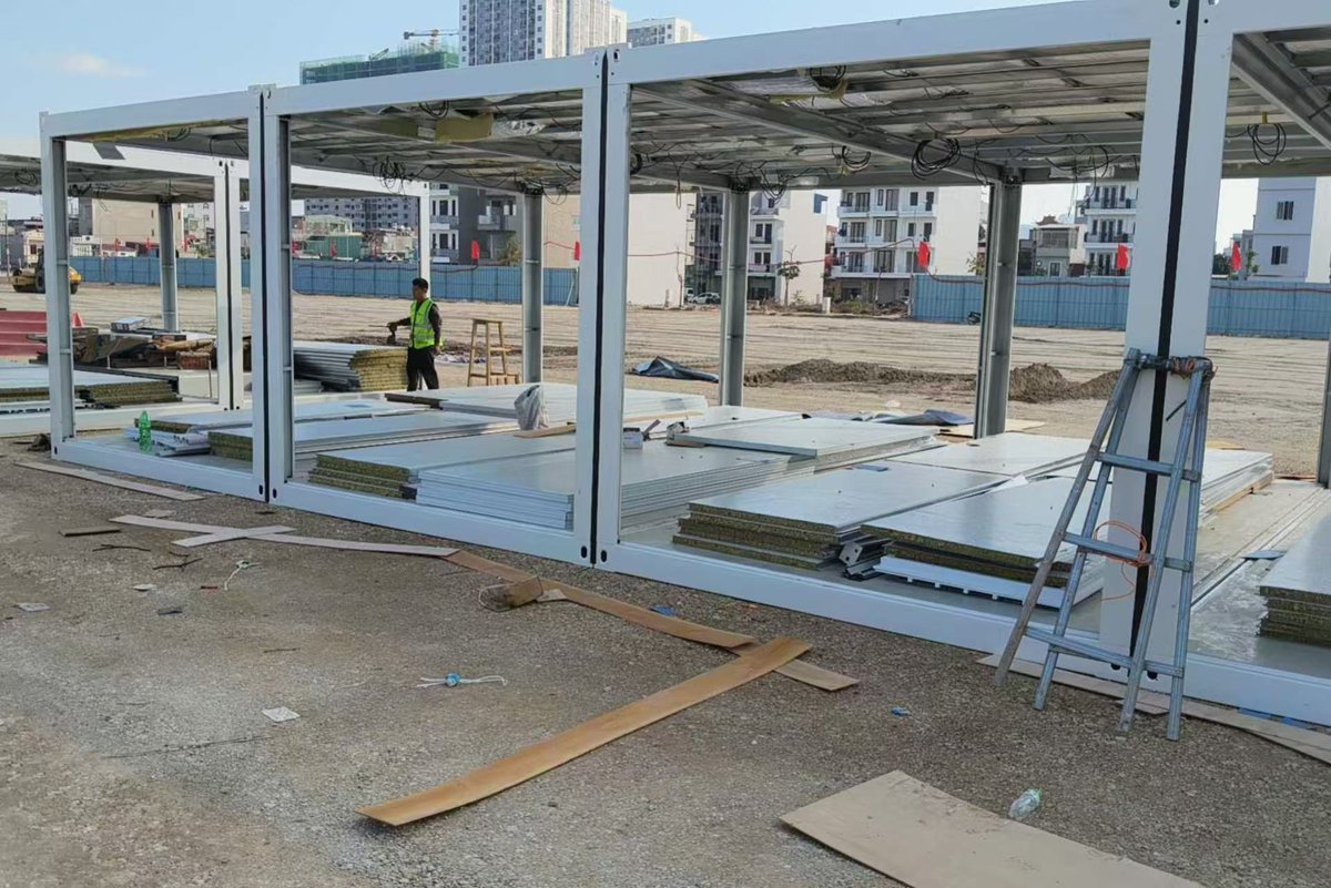 raymondpen99696's tweet image. 🏗 VICDOWEX completed the OCEANLINK Sales Office &amp;amp; Sample House in Hai Phong, Vietnam 🇻🇳.16 flat pack container units installed in just 6 days with CSCEC Second Bureau.
👉 vicdowex.com📩 info@vicdowex.com
#vicdowex #modularbuilding #containerhouse #projectcase