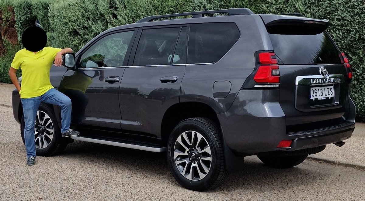 Patriotas. Me han robado mi Toyota Land Cruise gris grafito con barras longitudinales en el techo 3613-LZS el sábado en Granada

Solicito máxima difusión, especialmente en la zona sur de España. Posible traslado al continente africano o usado en nuestra costa para fardos droga