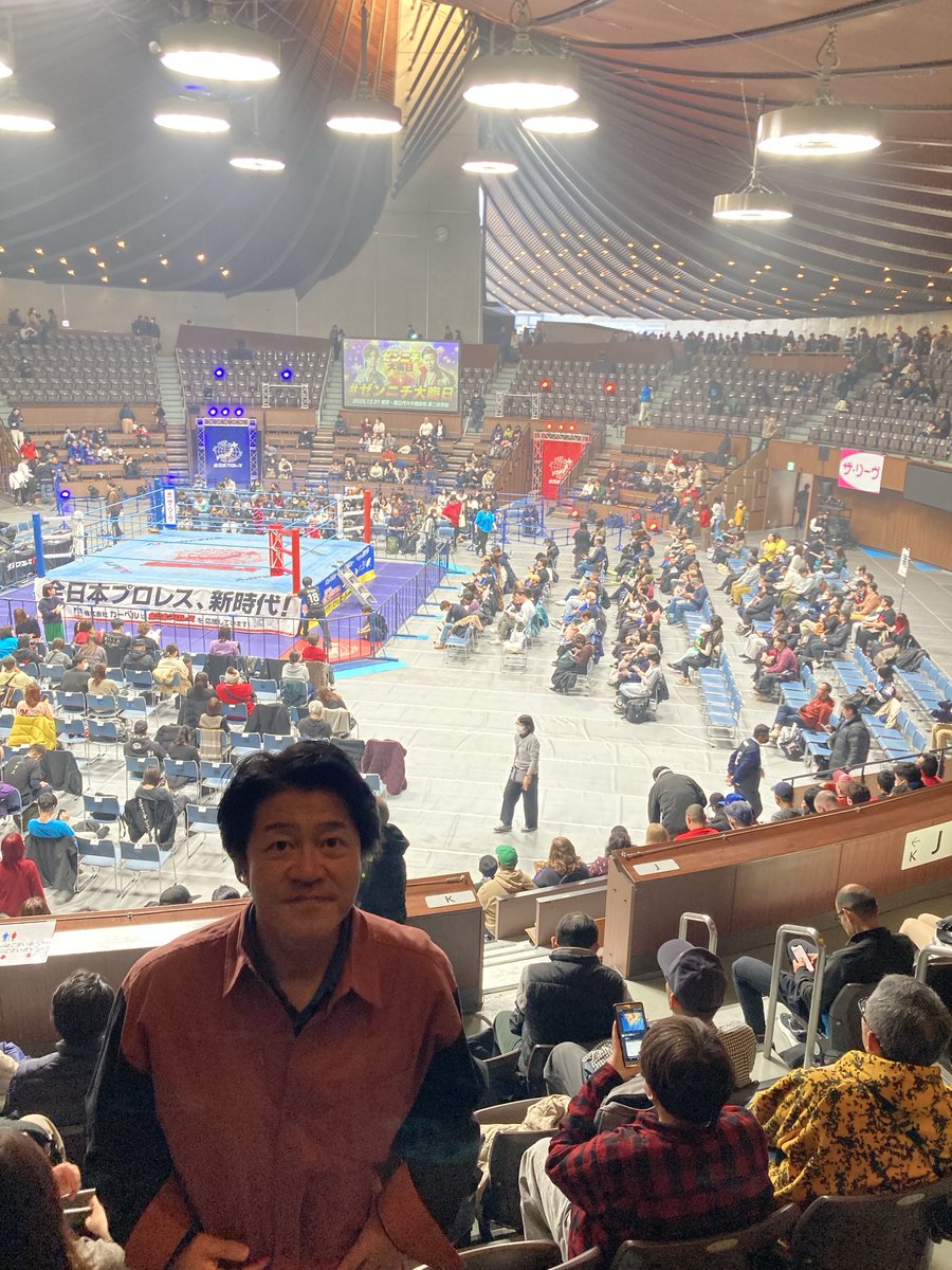 OTOSAKKA56's tweet photo. 大晦日　全日本プロレス代々木体育館大会に来ています

2025年はCD企画をはじめ皆様には大変にお世話になりました

#全日本プロレス #ajpw #安齊勇馬 
#覇者の凱歌 #ビクターエンターテイメント https://t.co/LzIqEp0W3f
