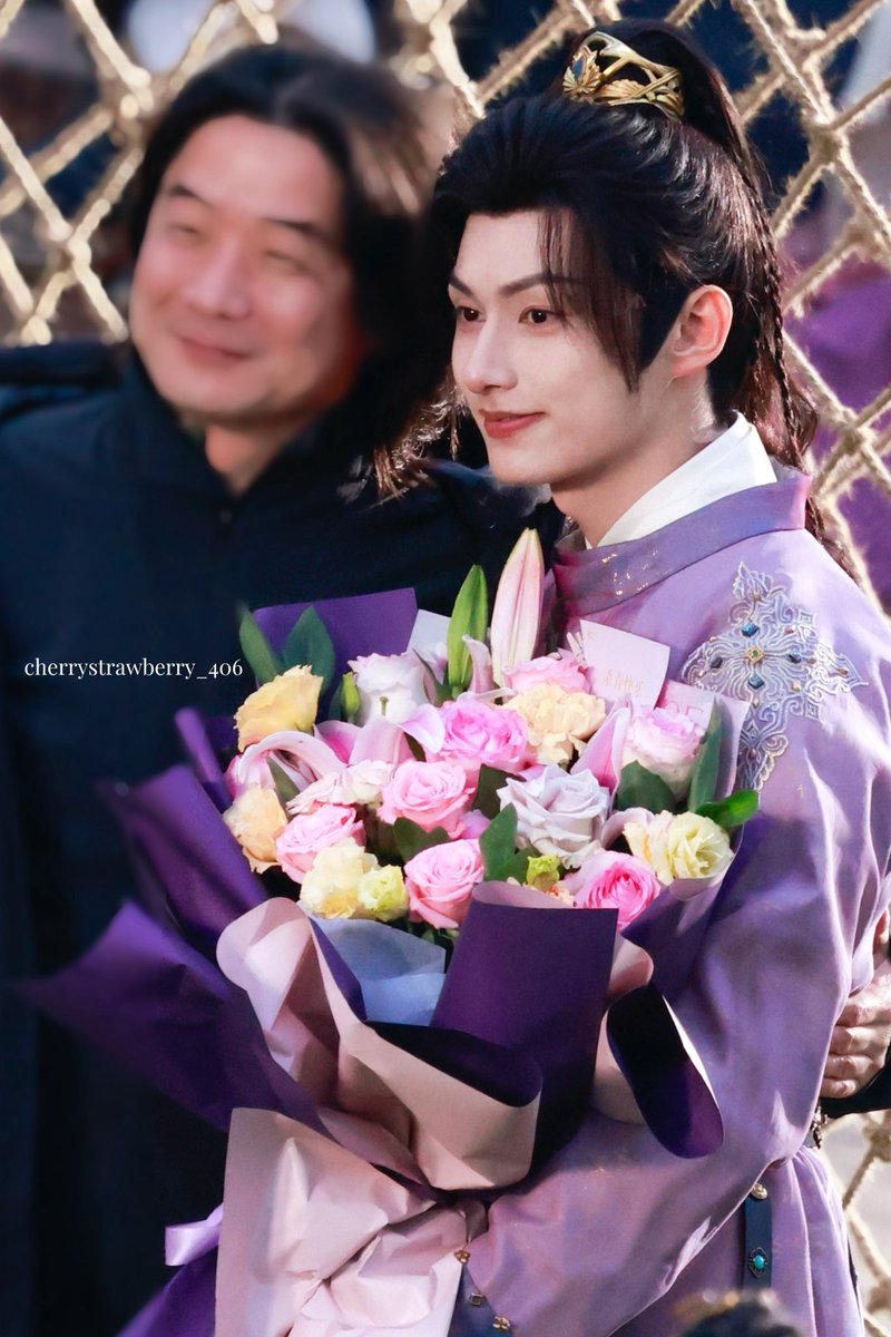 𝒄𝒉𝒆𝒓𝒓𝒚𝒔𝒕𝒓𝒂𝒘𝒃𝒆𝒓𝒓𝒚_406 tweet media