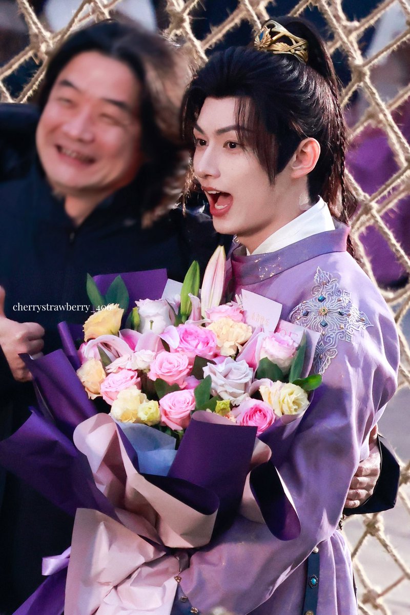 𝒄𝒉𝒆𝒓𝒓𝒚𝒔𝒕𝒓𝒂𝒘𝒃𝒆𝒓𝒓𝒚_406 tweet media