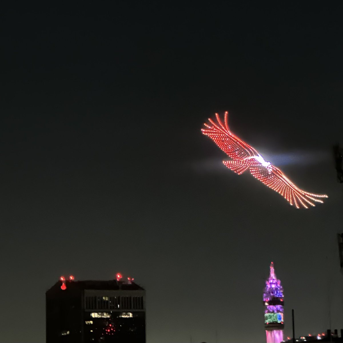 heymirko's tweet photo. Se pasó! 👏 algo de lo que se verá en año nuevo en la Torre Entel y el show de drones #AñoNuevo2026 https://t.co/olx682p4aK