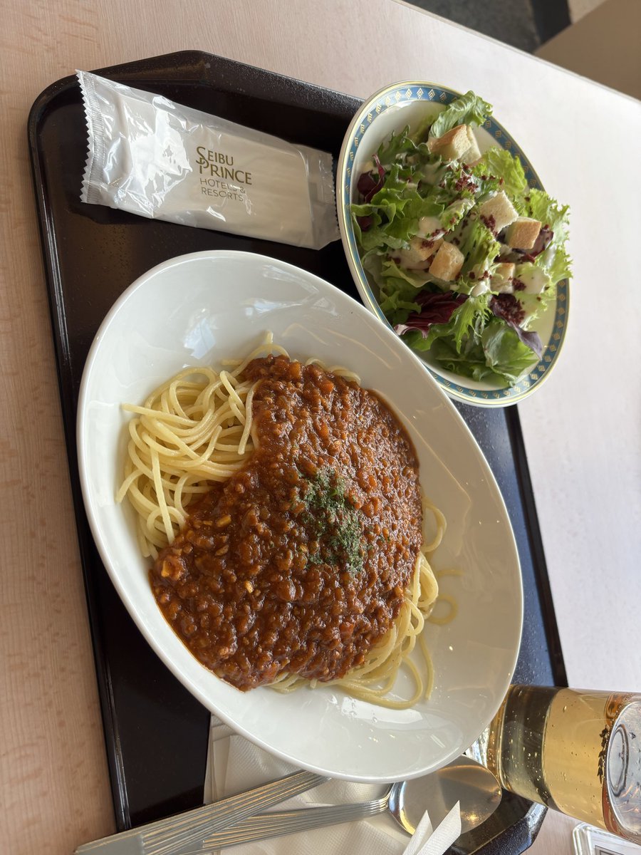 今シーズンの苗場はアゼリアランチがとてもゆったり快適に食べられてgood🍽️
フードコート混んでるから、最近はもっぱらアゼリアランチ🍽️
席の間隔も広いし、ゆっくりできて嬉しい☺️ミートソースばかり食べてるけど、今度こそ別メニューに挑戦するぞ⭐︎