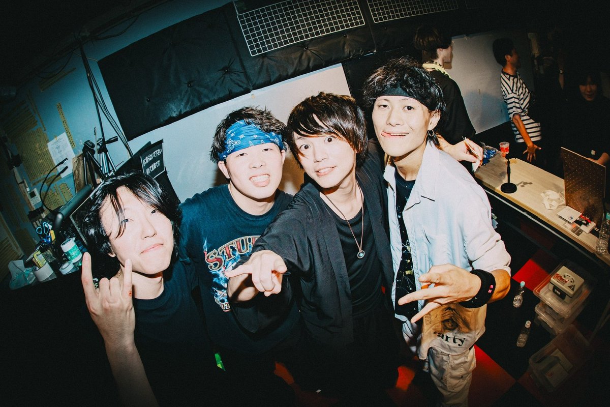 ＼゜＼、＼・、＼、＼・。゜、＼・＼。

【良いお年を】

2025年ありがとうございました

今年は自主企画を宣言通り無事に開催する事ができて良かったです！

これからも長く、楽しくバンド活動をしていきます⭕️

来年も応援よろしくお願いします！

＼゜＼、＼・、＼、＼・。゜、＼・＼。