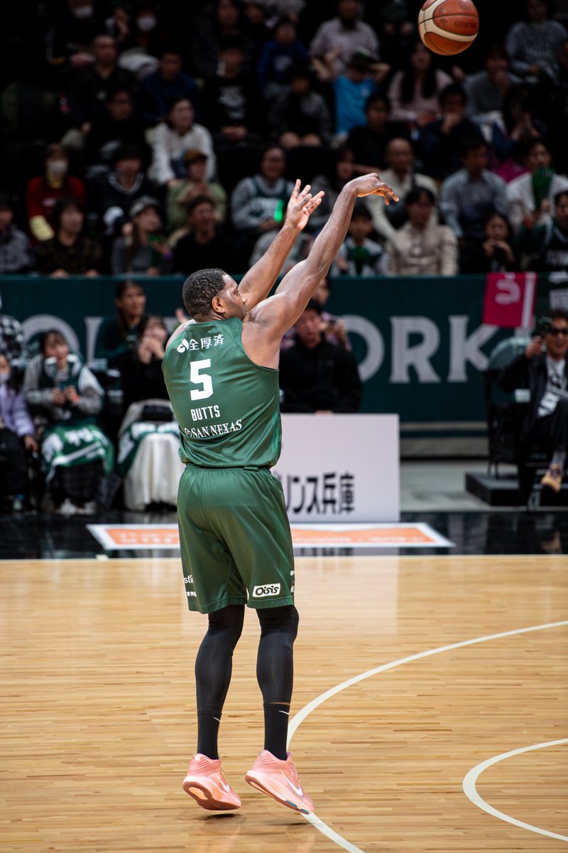 shimoyamukun's tweet photo. 貴重な場面をとらえました笑
#IsaacButts
#神戸ストークス https://t.co/9Y3i3KggWq