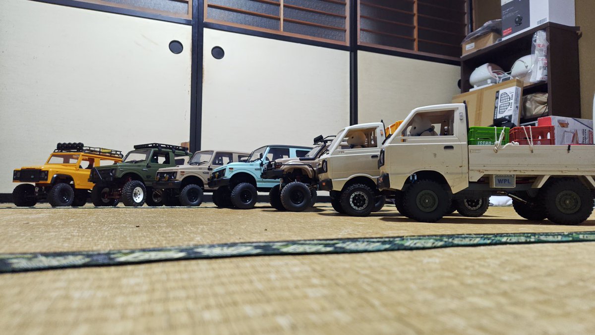 TREKCAPWORKSR's tweet photo. 台数がどんどん増えていく(^_^;)
現在 D12.2台 D14.1台
C54-1.1台 C74.4台 C84.1台
MN99S.1台
計10台にC84(4型)が追加(^_^;)
あとボルボトレーラーも有るから(^_^;)
それ以前に
タミヤRCが数え切れないほど(^_^;)
#RAYWOOD
#WPLjapan
#MNMODEL
#TAMIYA https://t.co/JGCMIXQa6z