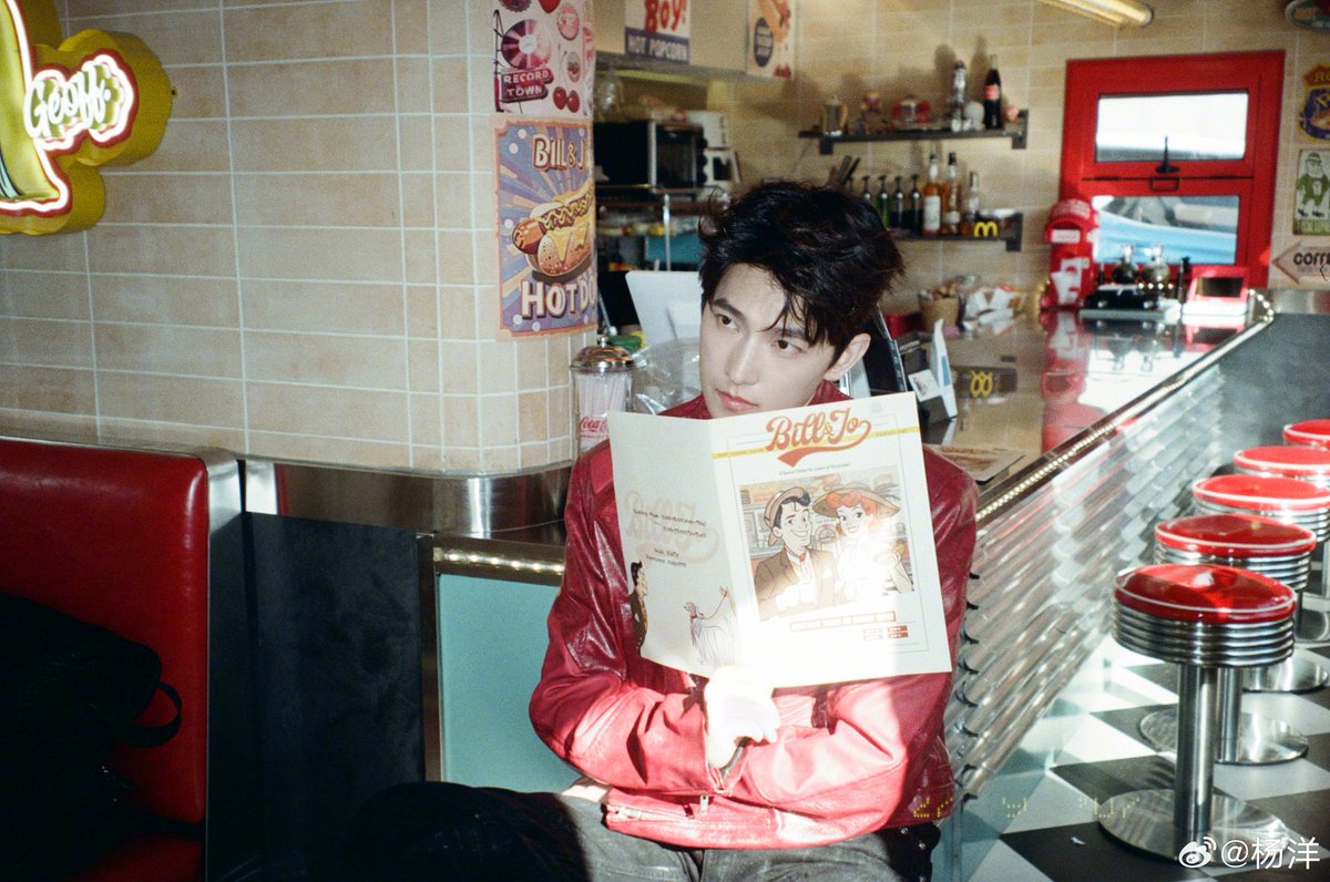 【251231】#YangYang updates weibo

“didn’t take a selfie, so just make do with this
2026, here I come🙏”

#杨洋 #YangYang杨洋 #หยางหยาง