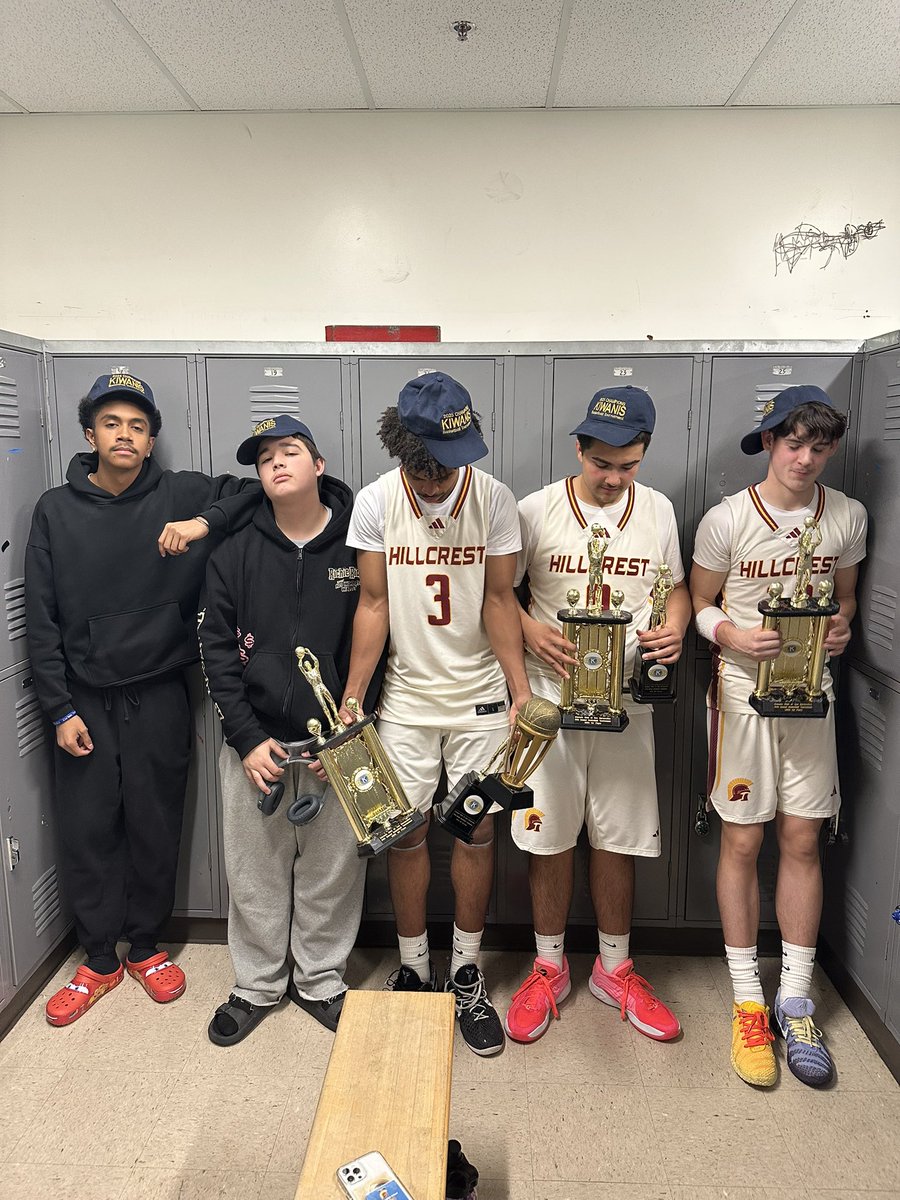 San Bernardino Kiwanis CHAMPS 🏆
🥇 MVP - Darion Jones (‘27)
🏅 All Tourney - Darius Taylor (‘26)
🏅 All Tourney - Bryan Molina (‘27)