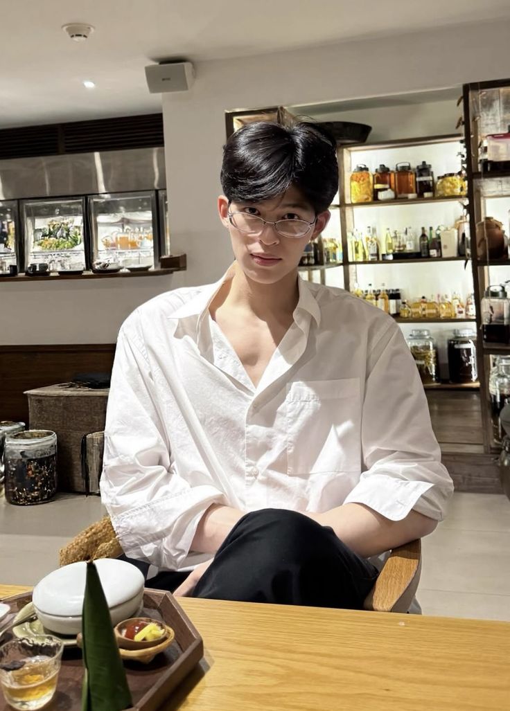 หนุ่มแว่นที่สาวๆใฝ่ฝัน
: ปอนด์ ณราวิชญ์ 
ฉันรักปอนด์ใส่แว่นมาก คนบ้าอะไรใส่แว่นได้ทุกรูปแบบ แมร่งเอ้ยยยย หล่อว่ะ