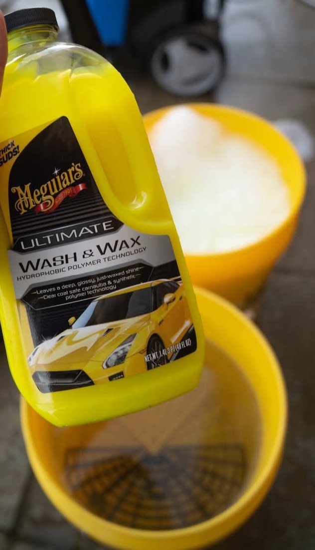 innovacommunity's tweet image. Shampoo mobil, sebenarnya pakai kit aja juga sdh lumayan bagus.

Tp, klo sebelumnya pakai Amway, ada budget lebih, bisa coba meqs gold class atau sonax.

Dirumah ada macam2 merk, gold class sama sonax yg plg sering dipakai.