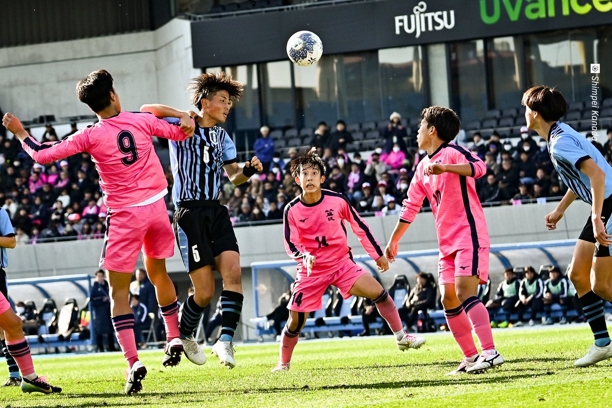 SoccerKingJP's tweet photo. 🖼写真ギャラリー🖼
🏫第104回全国 #高校サッカー 選手権大会 2回戦
⚽️#岡山学芸館 0－2 #日大藤沢
🗓2025年12月31日
🏟Uvanceとどろきスタジアム by Fujitsu
📸@kanadashimpei / #BAKUSOKU
✅掲載枚数 / 75点
https://t.co/yprDD3kGZc

#全力高校サッカー https://t.co/9euW8LWSo6