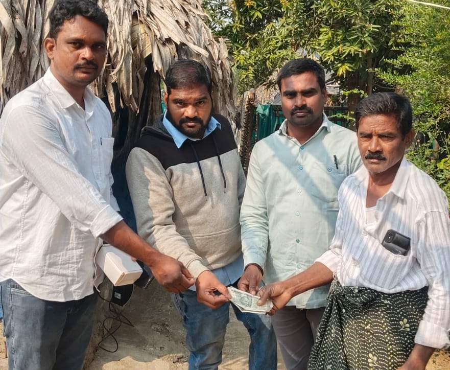 bosesavili's tweet photo. మా స్వగ్రామం వేలేరుపాడు మండలం, రుద్రమకోట గ్రామంలో ముఖ్యమంత్రి @ncbn గారి ఆదేశాల మేరకు ఒకరోజు ముందుగానే జరుగుతున్న ఎన్టీఆర్ భరోసా పెన్షన్లు పంపిణీ కార్యక్రమంలో పాల్గొని పెన్షన్లు పంపిణీ చేయటం జరిగింది.
#NTRBharosaPensions
#PensionsPandugaInAP
#iTDPForTDP
#HOPE0138 https://t.co/IkuVIEvQzt