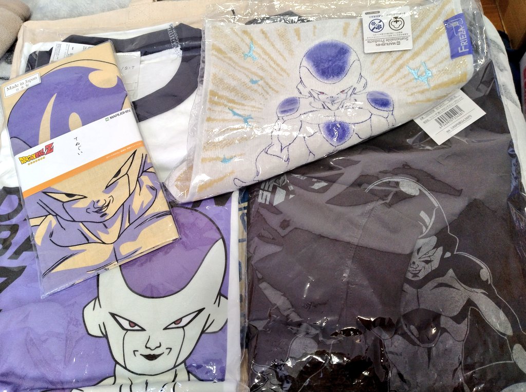 ZARFRI_'s tweet photo. 昨日の購入品😳
フジテレビショップは何気にTシャツの種類豊富だし限定品がある✨
購入品を入れるためにトートバッグも購入しましたが1980円と意外と安い👍 https://t.co/xjJeqP4ore