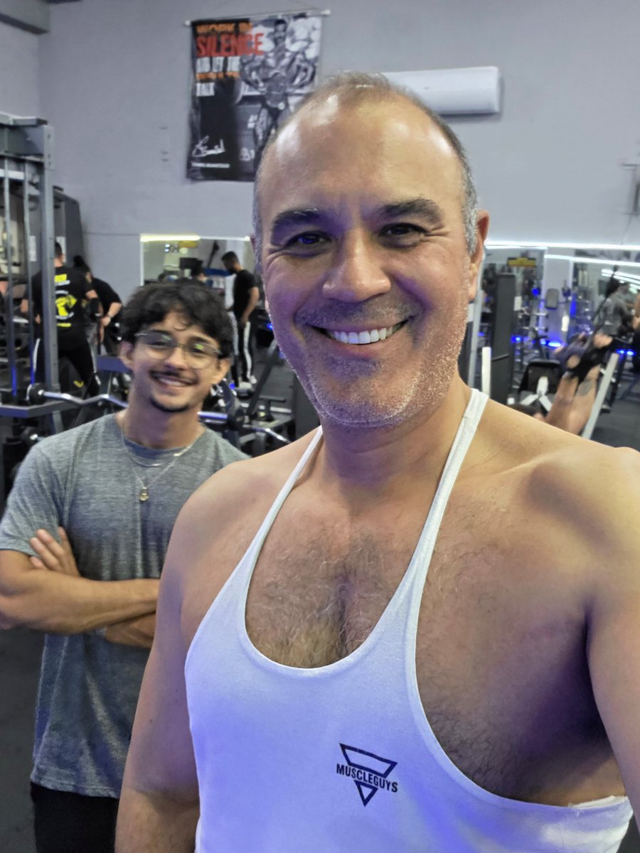 victorcervera's tweet photo. Hasta el "xix" del año se entrenó. ¡Sí se pudo!

#latino #gym #daddy #constancia #dedicación #maduro #SinPretextos https://t.co/Z4i0hGzCwF