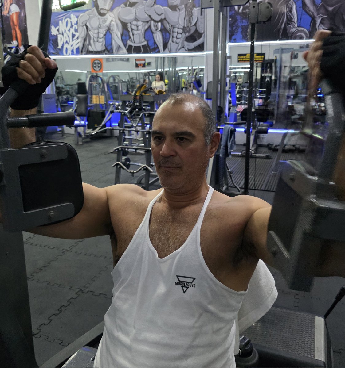 victorcervera's tweet photo. Hasta el "xix" del año se entrenó. ¡Sí se pudo!

#latino #gym #daddy #constancia #dedicación #maduro #SinPretextos https://t.co/Z4i0hGzCwF
