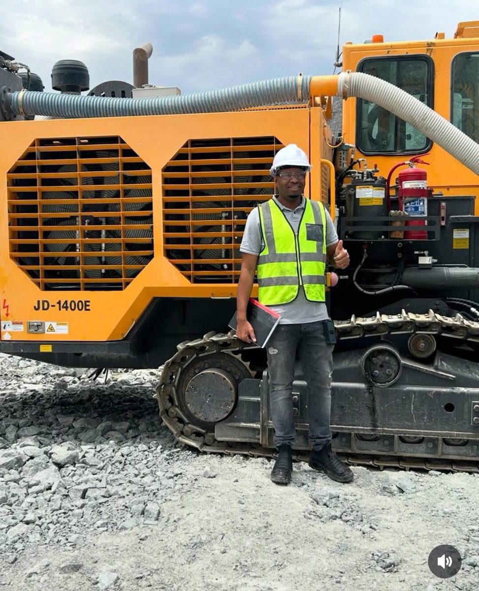 SBmatters_za's tweet image. Congratulations to former PSL and Bafana Bafana goalkeeper Itumeleng Khune for venturing into mining. He used his savings from Football to purchase a brand new plant hire machine to operate in mining. 🙌🏿