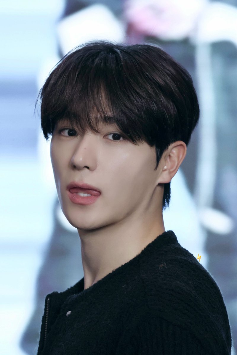 현재 아랫니 두톨만 보일 때 진짜 귀여운거 아는 사람