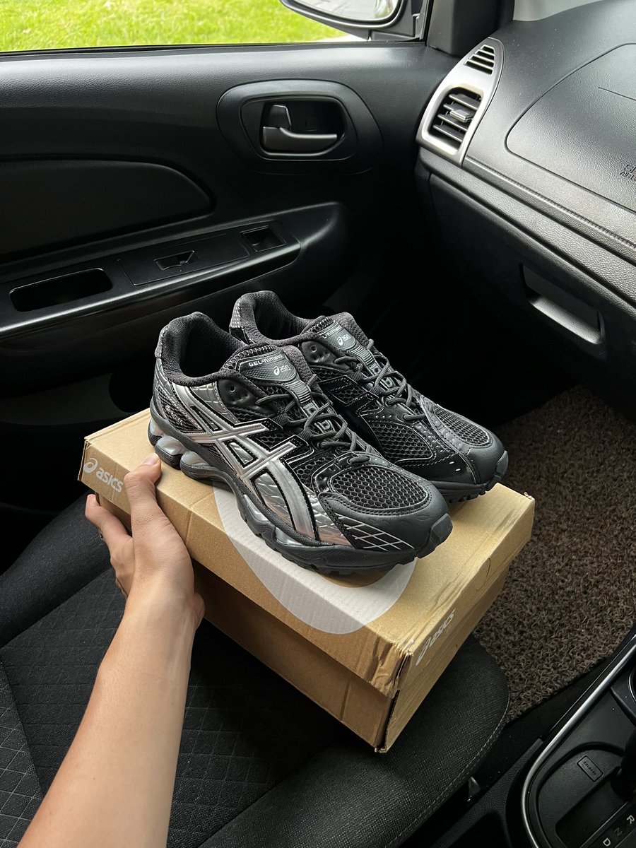 streetitems's tweet image. Asics gel nimbus colour ni hensem teruk, setuju tak?