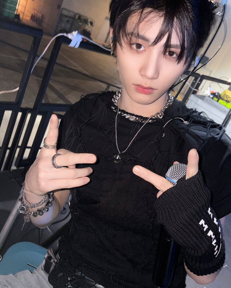 taesarhan's tweet image. Your rockstar boyfriend.