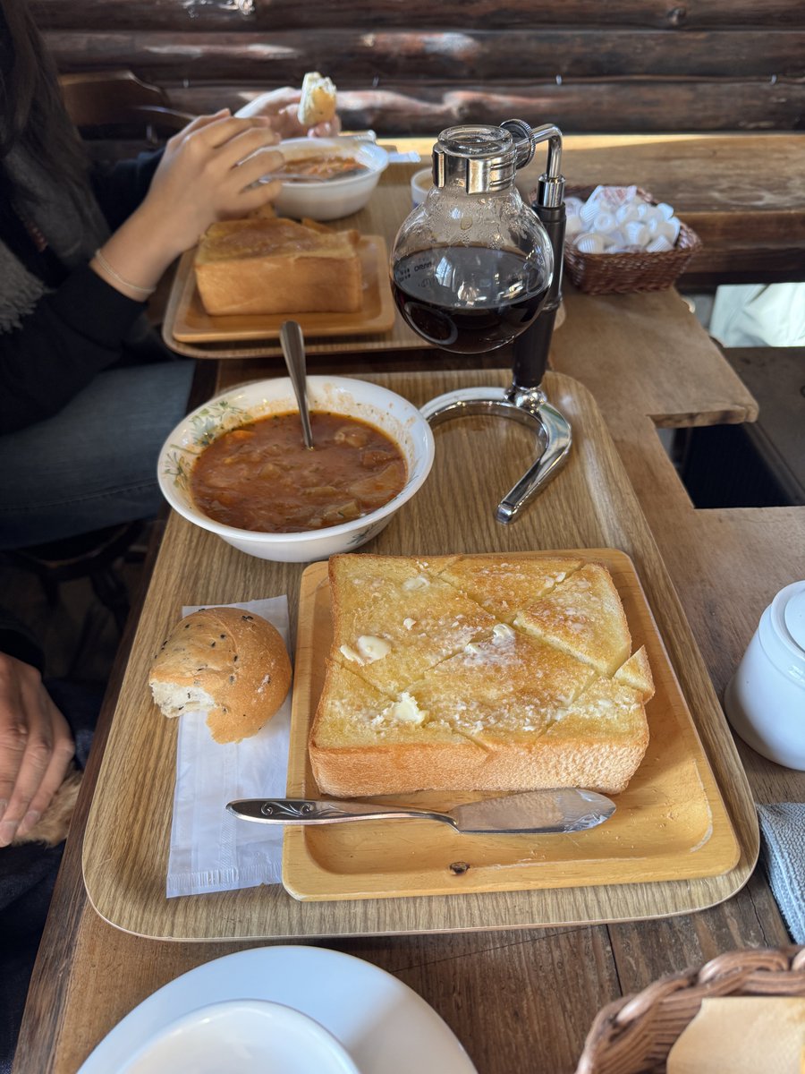 Gt3Kh's tweet photo. 昨年に引き続き、大晦日にころぼっくるひゅってきました。
ボルシチうま〜🤤 https://t.co/tSDY2HYY6j