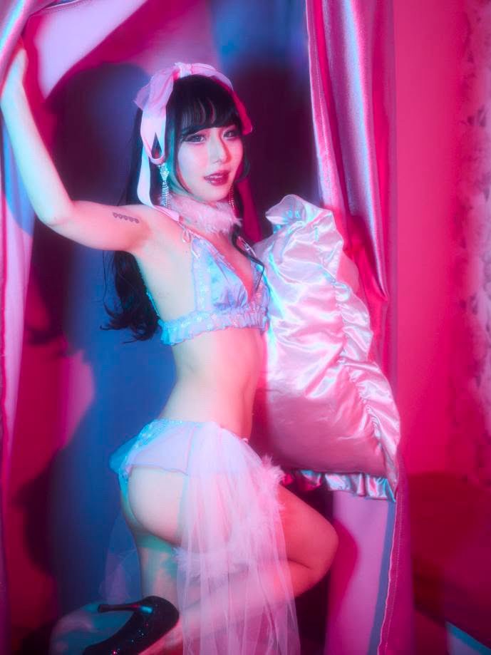 1/4（日）にはパープルドアスタジオでイベントあります！
基本はDJパーティーだけど、何でもありの新年会的な感じで。

この日はタイムチャージ無しで入場無料1ドリンク500円からって感じで来れるのでオススメです。

24:10からのBABY the Rendezvousさんのバーレスクショーが今からとても楽しみです😄