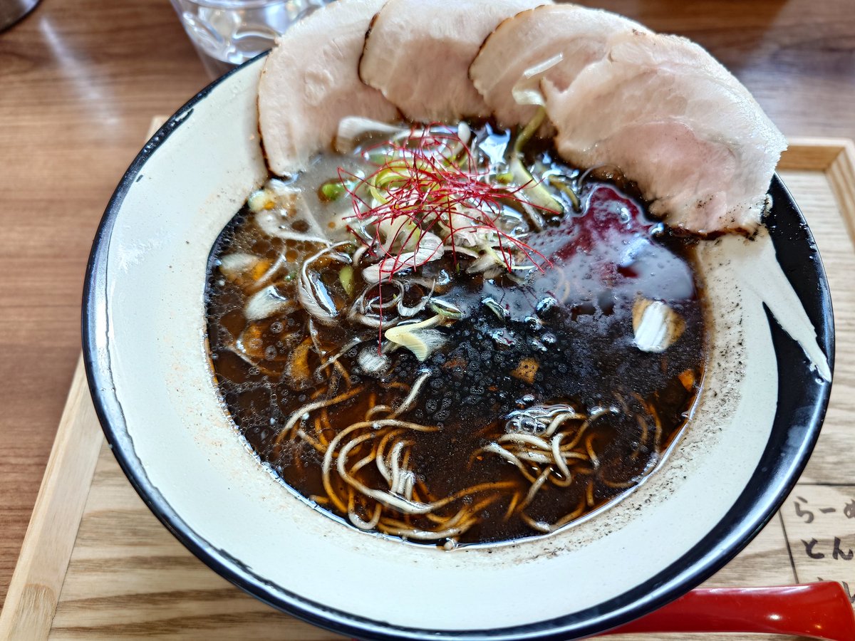 地元に帰って最初のラーメン

焦がしニンニクの豚骨ベース
昔からあってほしかった