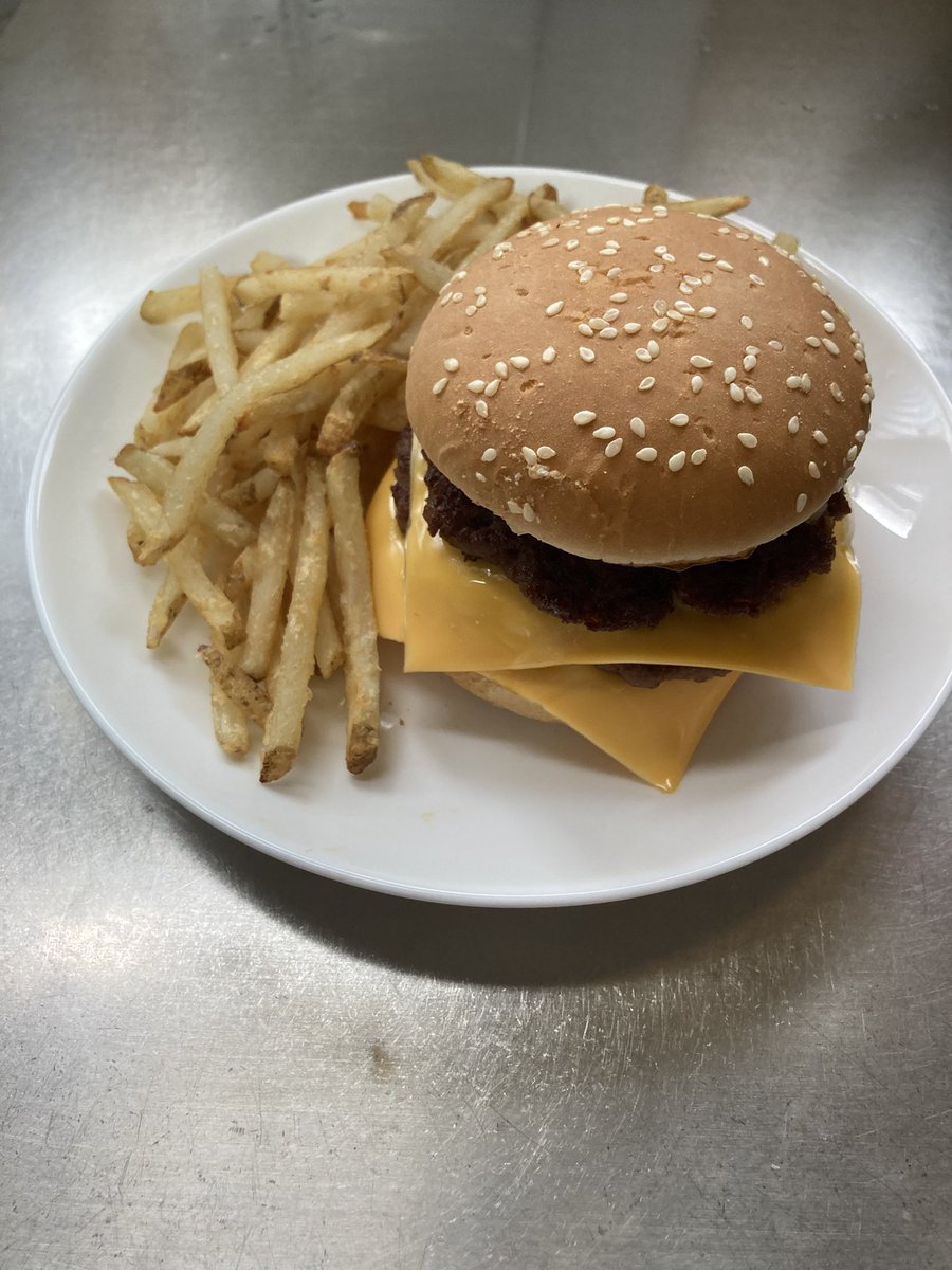 マクドナルドのサムライマックの再現と冷凍ポテト⸜(*˙꒳˙*)⸝
ポテトが多い？無問題！(`･ω･´)ｷﾘｯ