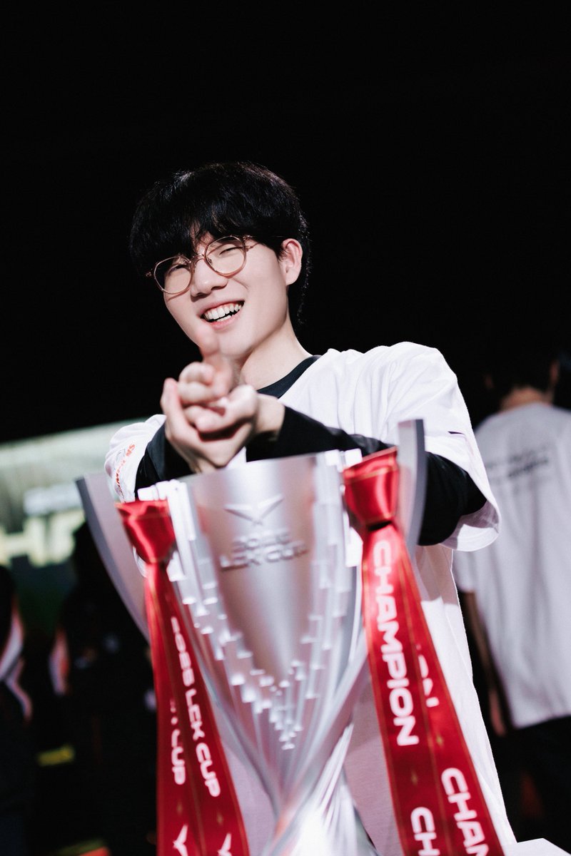 zzrepiv's tweet photo. lckflickr 도현 
LCK CUP https://t.co/RIvnpcOK5U