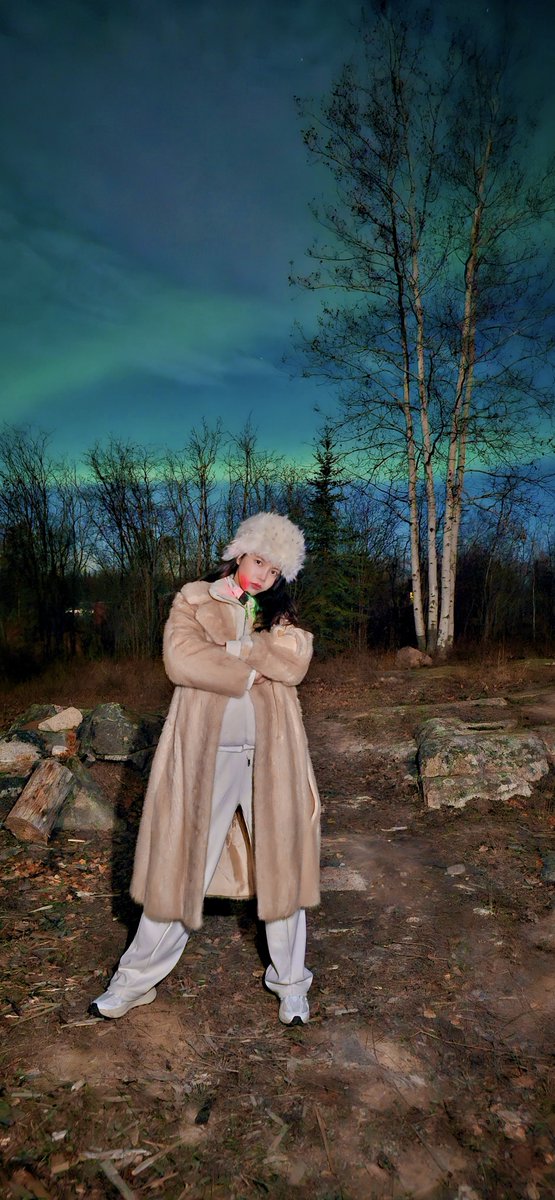 [#솔라]

또로라를 본방사수한 사람의 특징 :
🍀 행운이 따르는 2026년이 된다 🍀

잠시 후 7시, YouTube SBS K-POP 채널
<또로라> 케이팝 오로라 헌터스

솔라 요원의 미션 성공기 함께
새해의 첫날을 마무리해요 🌌

#마마무 #Solar #또로라