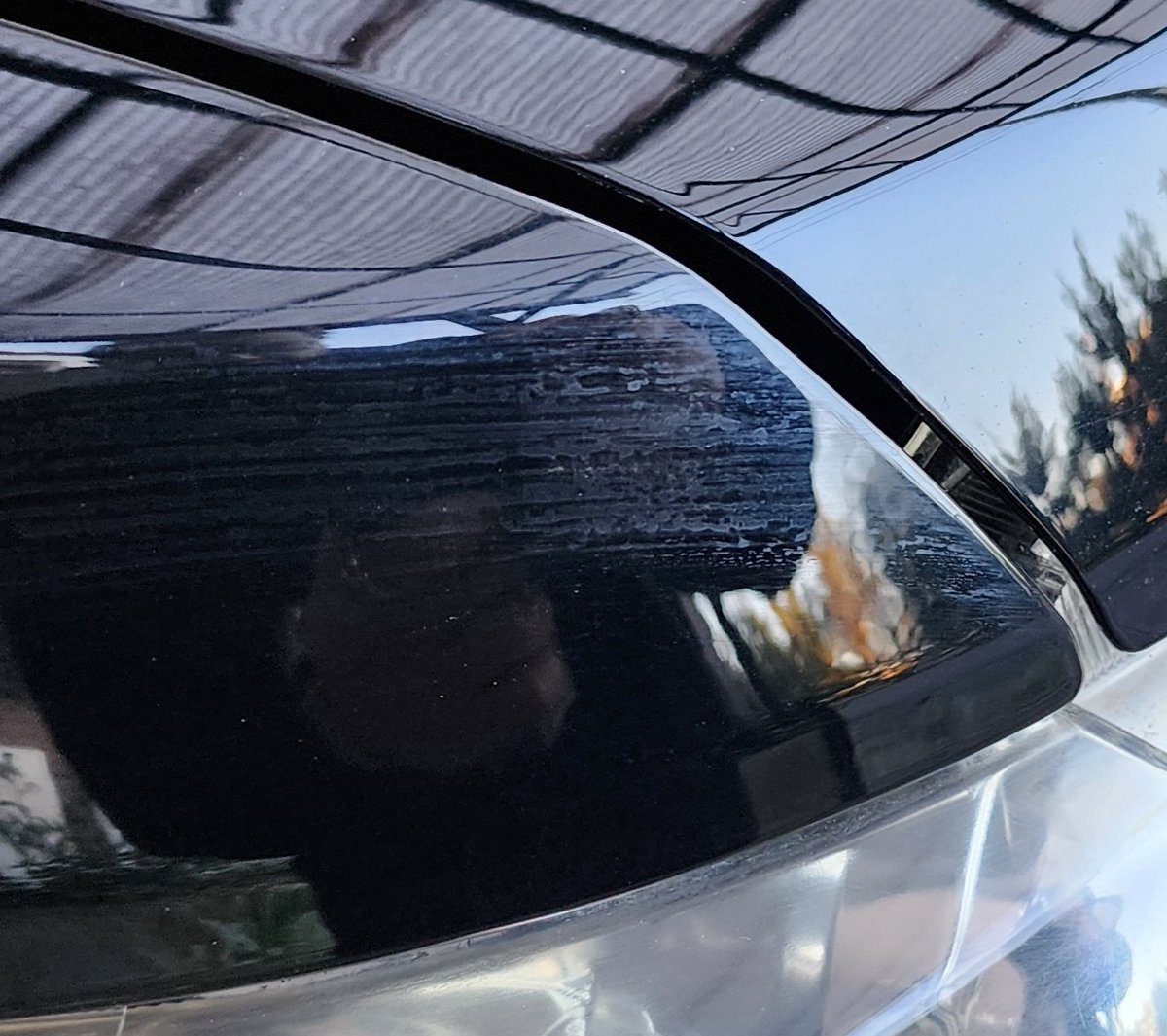 GOLDROGER55648's tweet photo. 年末で千葉へ帰省して
洗車納めのはずが😅
ボンネットにキズ😭
ヘッドライト周りにシミがあり、車検の際にライトクリーニングされて😅他の人の見てたら養生をしてなかったから俺のも😮‍💨
年明けルペス持って行き群馬で磨きます🫡
良いお年を😆

#ラボコス３ph洗車
#洗車好き https://t.co/0R1pB9tC2w
