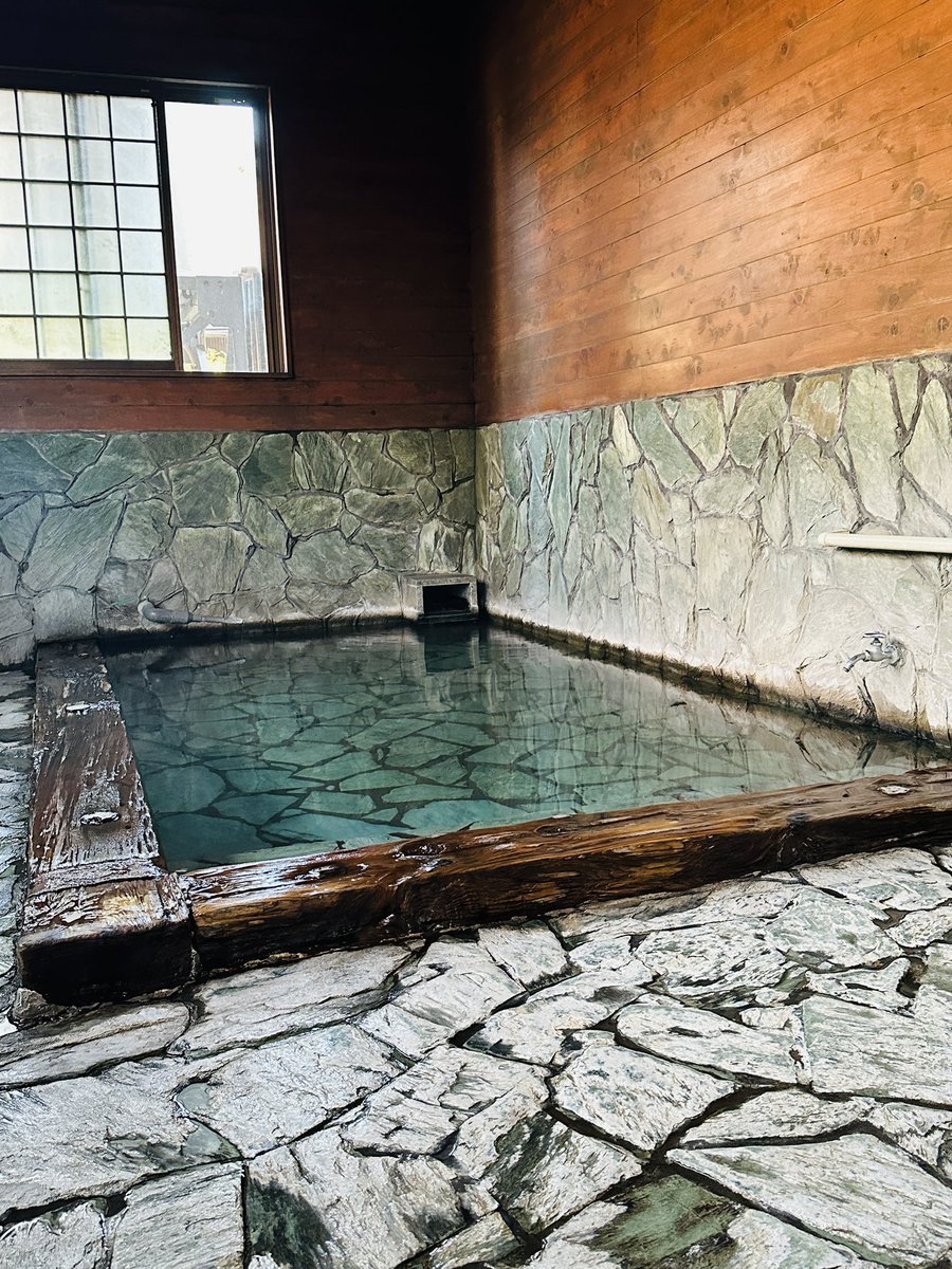 Leaderjp's tweet image. 12月纏め。12/18は電車で由布院に。中国の観光客が減ったとかと無縁な湯布院♨️、インバウンドめちゃ多い、価格もインバウンド価格。なので人混み避けて温泉は地元の銭湯に。乙丸温泉は休みだったのでゆのつぼ温泉。熱くないけどまったり。
#信長出陣 #信長温泉 #湯布院温泉