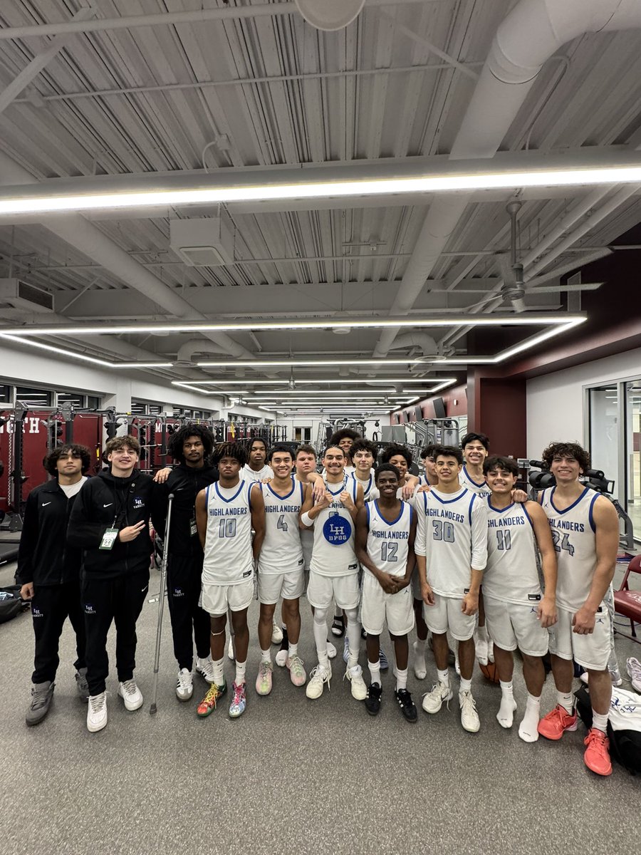 LHHS_Basketball's tweet photo. #DPOG Damien Ceballos 🔒 https://t.co/fNToa1kNGQ