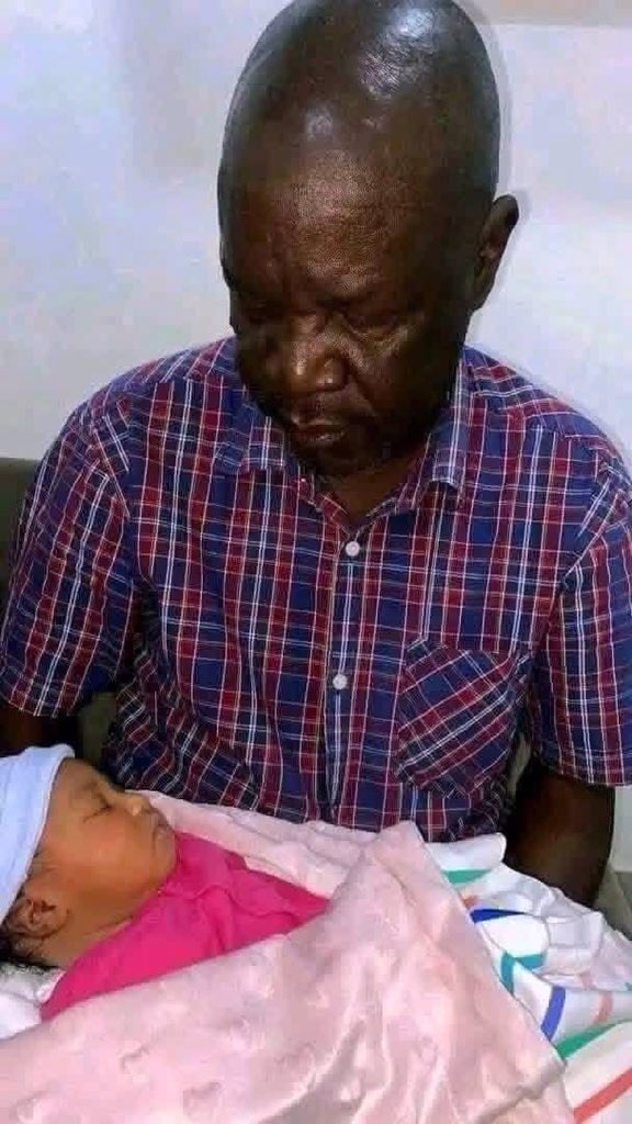 Ndi_Muvenda_'s tweet image. A man who recently rescued an abandoned baby in the Mpumalanga suburb of Emalahleni has taken a heartfelt step by applying for court permission to adopt the baby boy and secure him an official birth certificate.

The man, who is already a father to two daughters, has shared his…