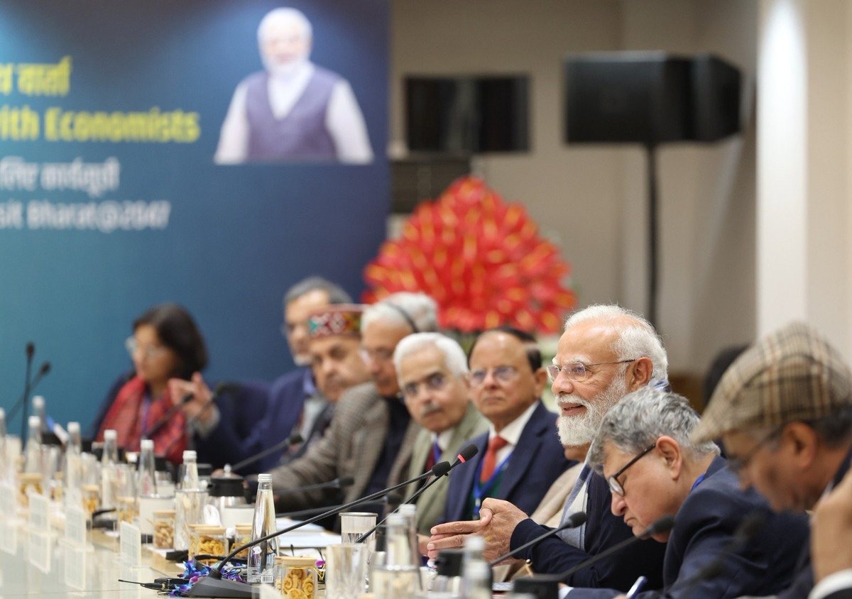 prabhatkhabar's tweet photo. प्रधान मंत्री मोदी ने 30 दिसंबर को नीति आयोग में कुछ प्रमुख अर्थशास्त्रियों और विशेषज्ञों से मुलाकात की और ‘आत्मनिर्भरता और संरचनात्मक बदलाव: विकसित भारत के लिए एजेंडा’ विषय पर महत्वपूर्ण विचार साझा किया.
#PMModi #NITIAYog #ExpertsMeeting #Aatmanirbharta #ViksitBharat #IndiaDevelopment #prabhatkhabar
@narendramodi