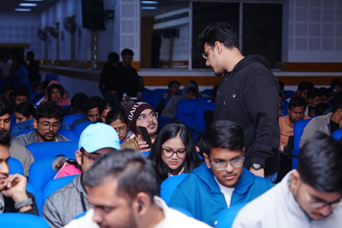 gdgkolkata's tweet photo. PreDevFest at RCCIIT was a massive success, featuring hands-on labs, Cloud tools, and AI safety workshops. The future of Kolkata tech is looking bright! 🚀

#GDGKolkata #PreDevFest #HandsOnLearning https://t.co/7f9GDlDnr3