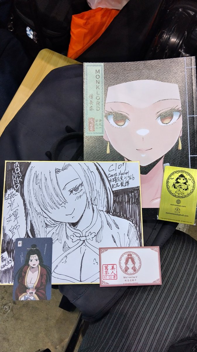 crowsakanoyue's tweet photo. @MEIRENTEAV 台湾の作家さんの薄い本を買ったら、凝ったオマケが沢山。これは嬉しい。
作者さんは日本に来れなかったみたいですが、代理の方が丁寧に説明して下さって好感度も大。
絵も好みだったので、ぜひ台湾と日本を股にかけて活躍して欲しいですね。
#C107 #コミックマーケット107
#コミケット107 #コミケ107 https://t.co/FDCTb7btDC