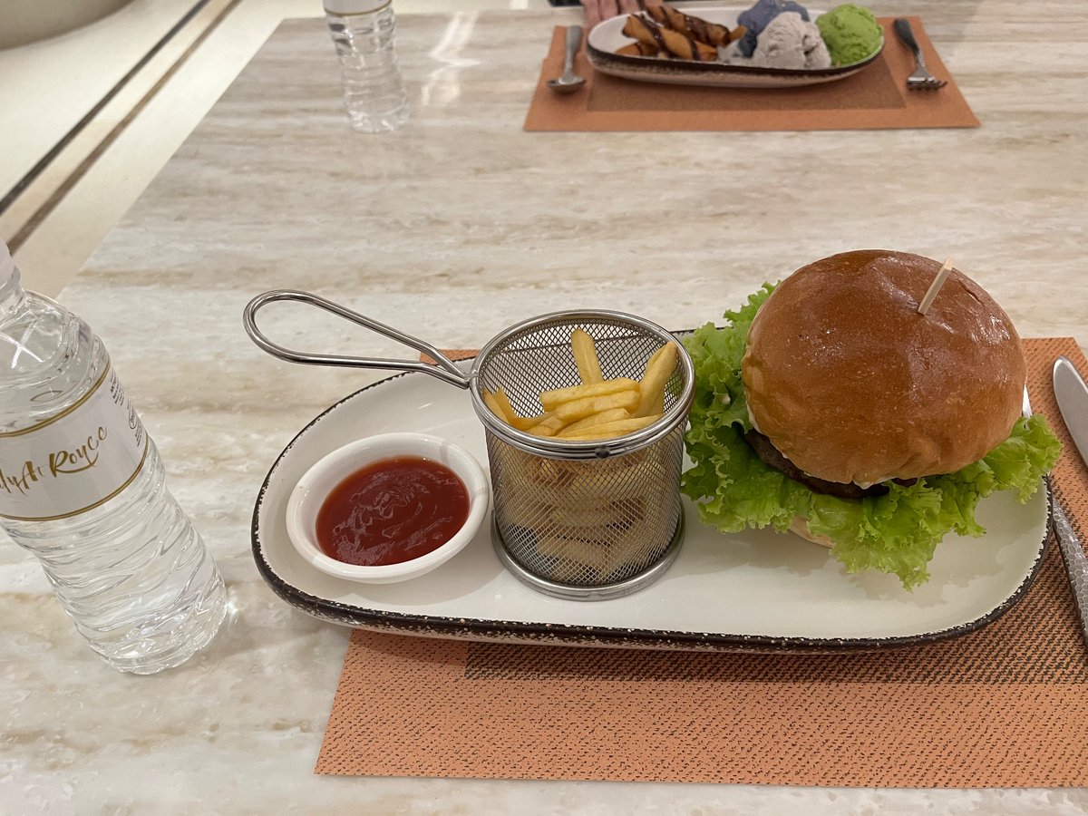 のーまねー、のーふりーだむ@パタヤ tweet media