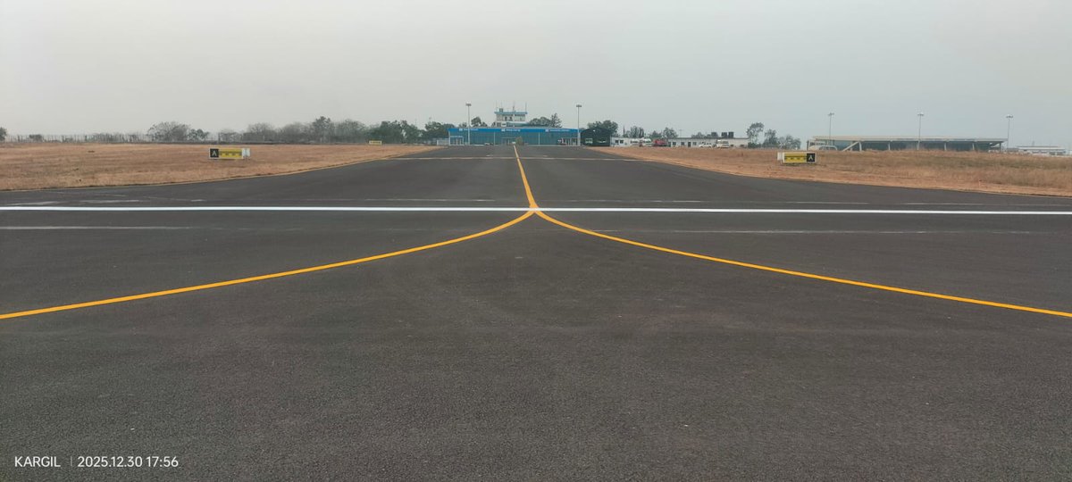 aaikolhaairport's tweet photo. @DGCAIndia CAR compliance: Runway Paintings and Markings are done at @AAI_Official's #Kolhapur Airport. Threshold Markings: Parallel stripes indicate start of the usable landing area, numbers indicate runway width.
#Airport
#avgeek
#aviationl
#aviationphotography
#SafetyFirst https://t.co/DyB2rubqrW