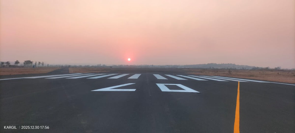 aaikolhaairport's tweet photo. @DGCAIndia CAR compliance: Runway Paintings and Markings are done at @AAI_Official's #Kolhapur Airport. Threshold Markings: Parallel stripes indicate start of the usable landing area, numbers indicate runway width.
#Airport
#avgeek
#aviationl
#aviationphotography
#SafetyFirst https://t.co/DyB2rubqrW
