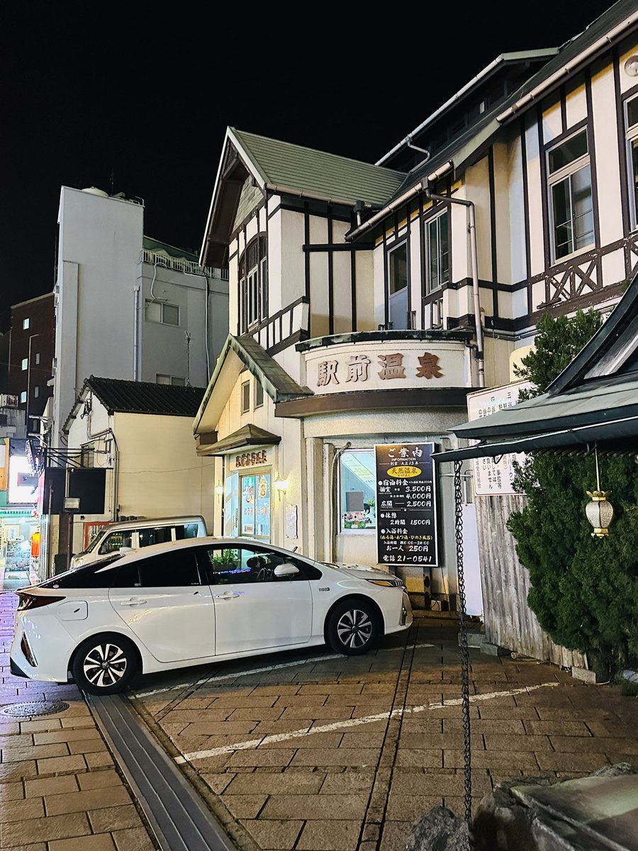 Leaderjp's tweet image. 12月纏め。12/17は別府温泉に。いつも鉄輪温泉の方に泊まるので、初タップ♨️。名湯マーカーは別府駅前。
別府駅前温泉のあつ湯は本当に熱いのでオススメ。初心者無理だけど個人的には凄く好きな温度♨️、満足度高い。風呂上がりは #大和田鮨 にて寿司を頂いて〆。
#信長出陣 #信長温泉 #別府温泉