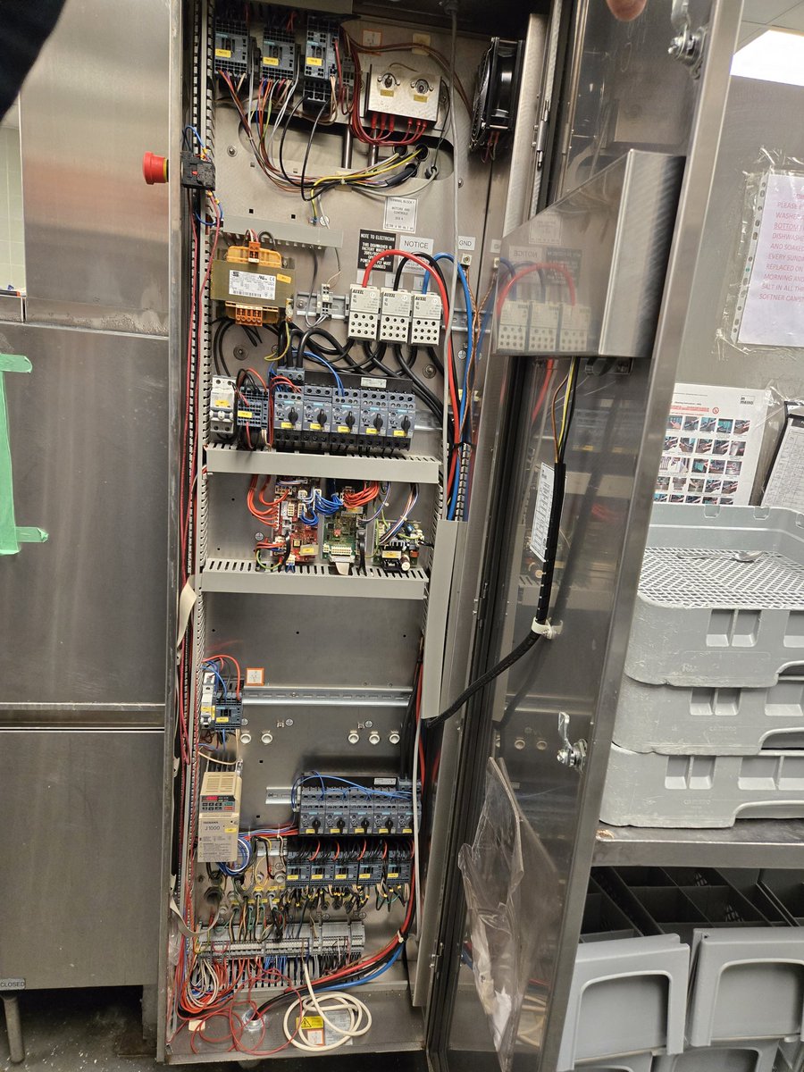 JoeHungloRedux's tweet image. She gave up her secrets.

#ServiceTechLife