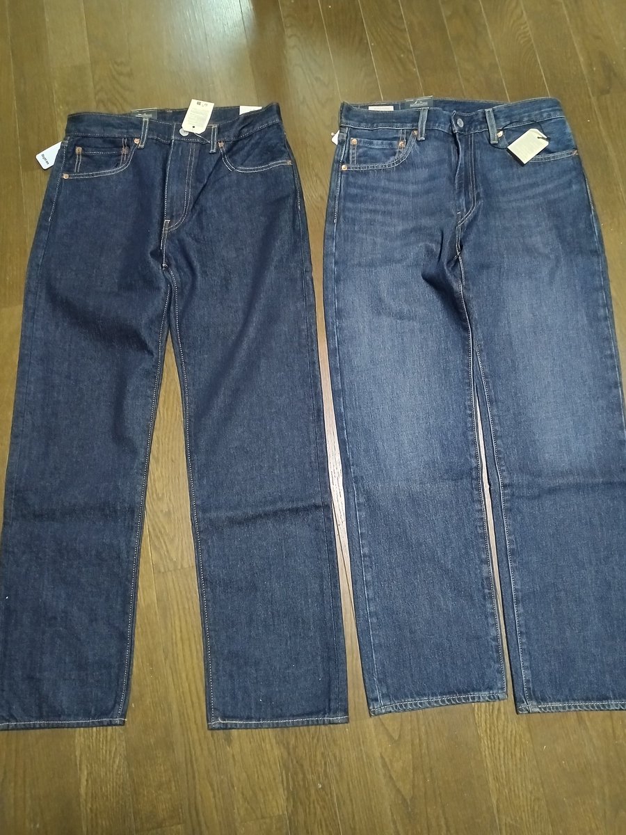 Senba_39's tweet image. 登山用にリーバイス555買ってきた。
これがカッコよく色落ちする頃には自分も進化してるはず。
同サイズ2本買ったので絶対に太れない。
